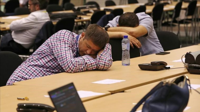 Los pensamientos negativos y la ansiedad aumentan si duermes poco