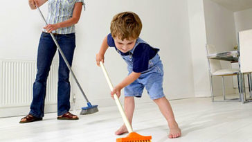 Niños que ayudan en el hogar desarrollan habilidades para convertirse en adultos exitosos